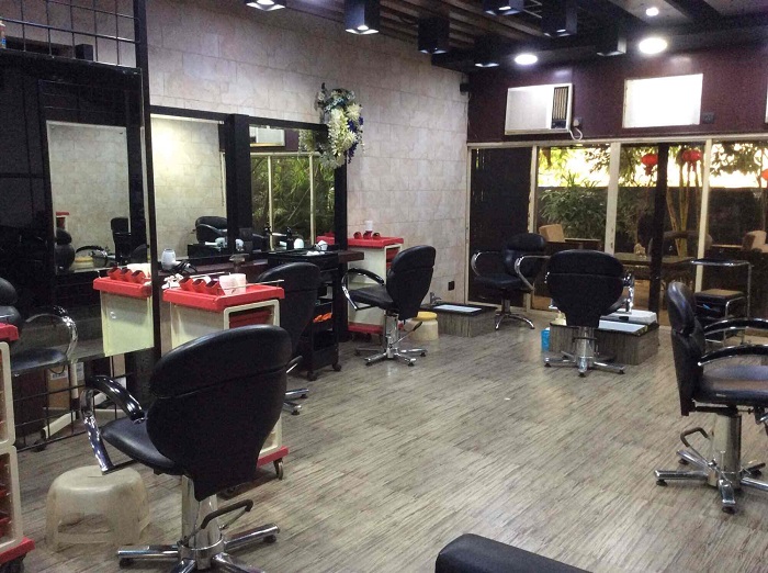 Tangles tan salon