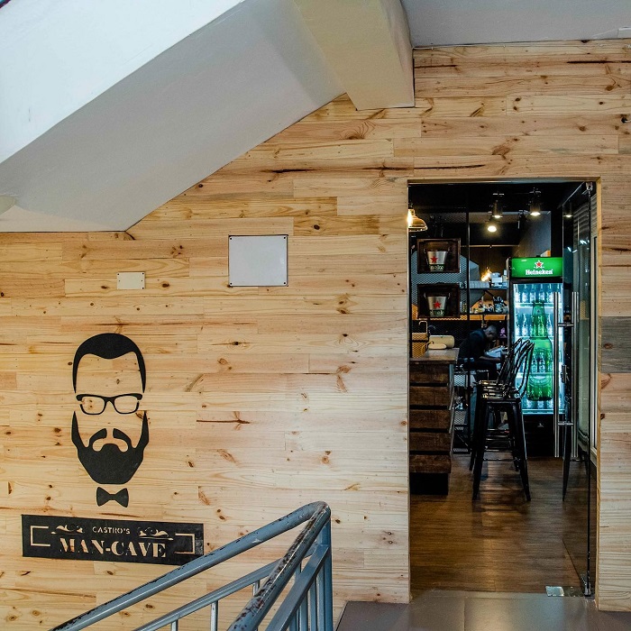 Castro's Man-Cave Runda