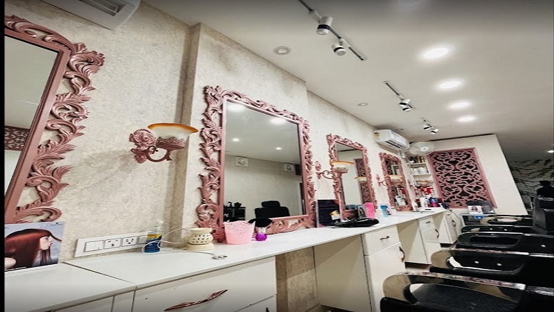 Renvana-The Makeup Studio & Family Salon