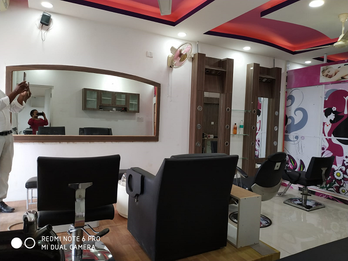 Aurah lifestyle saloon for women and kids