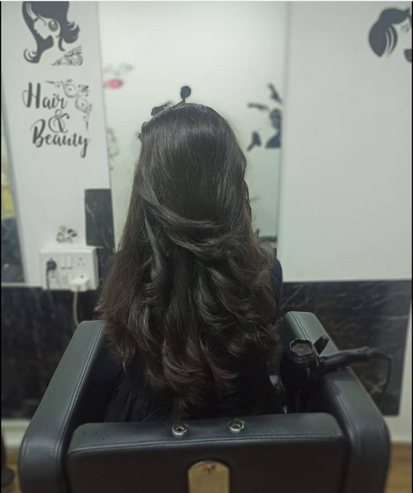 Shaashi saloon