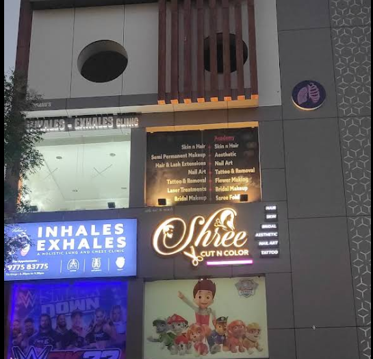 CutNColor family salon