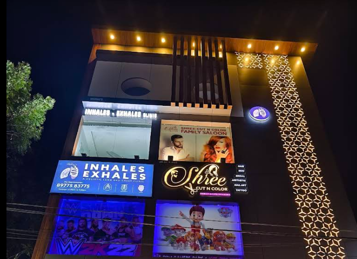 CutNColor family salon