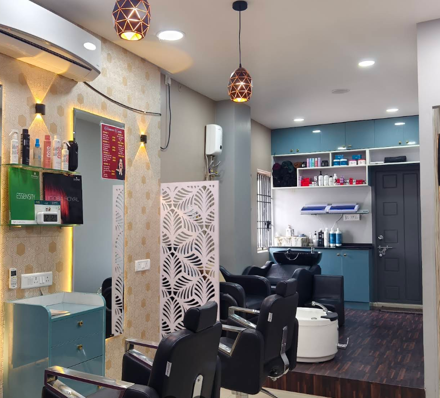 CutNColor family salon