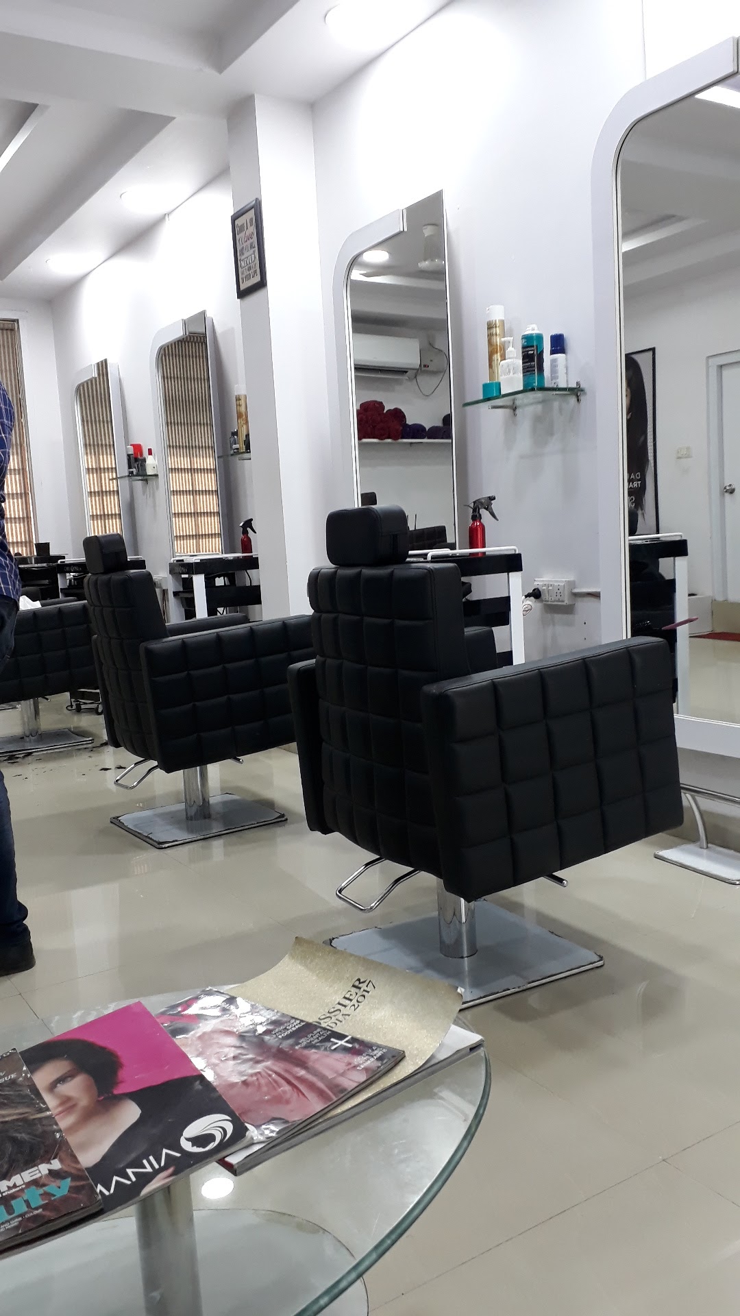DELOUNGE HAIR AND BEAUTY SALON